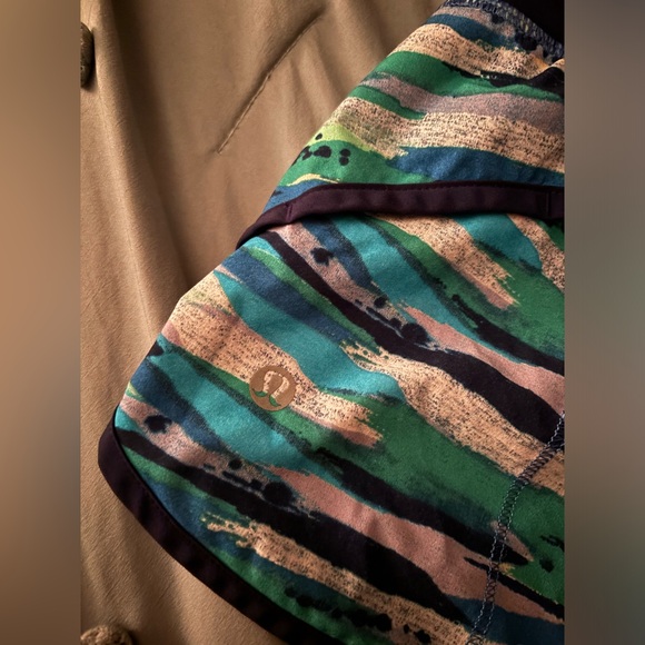 Lululemon speed ups low rise 2.5 inch - Picture 3 of 3